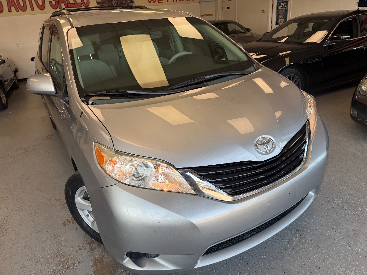Toyota Sienna photo 7