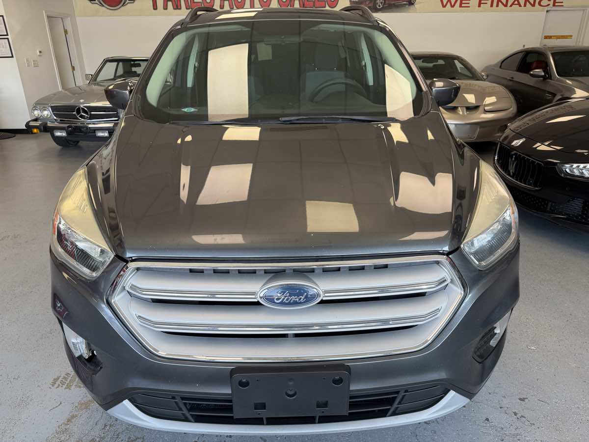 Ford Escape photo 2
