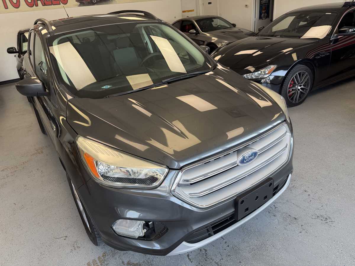 Ford Escape photo 8