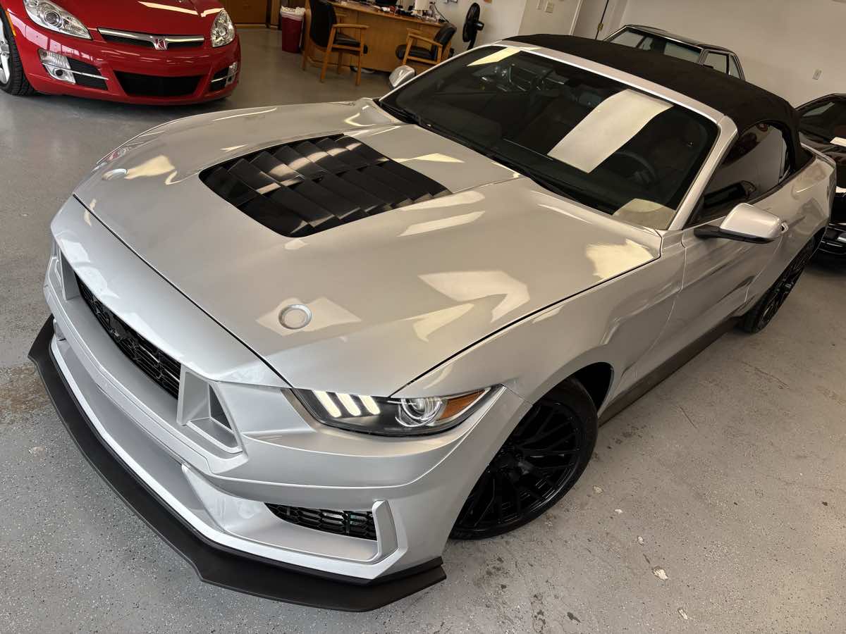 Ford Mustang photo 6