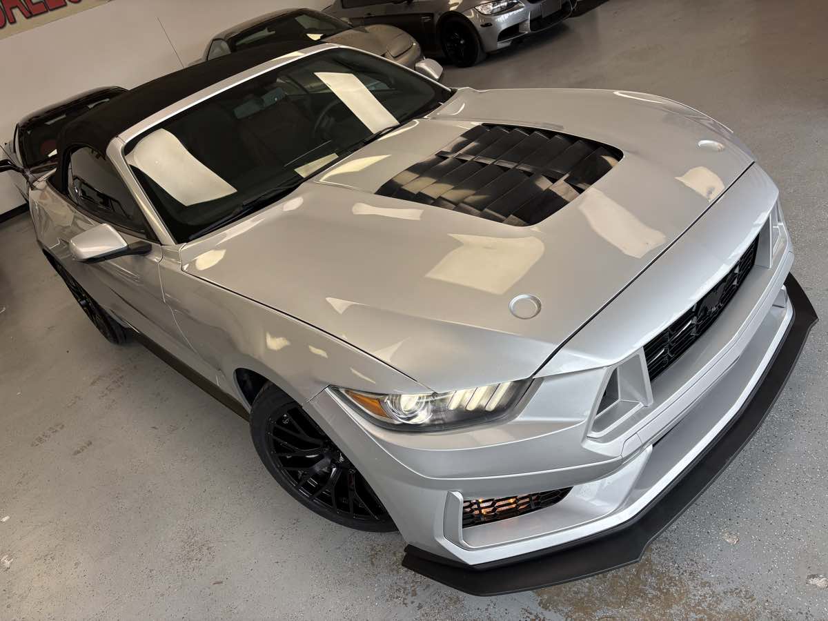 Ford Mustang photo 8