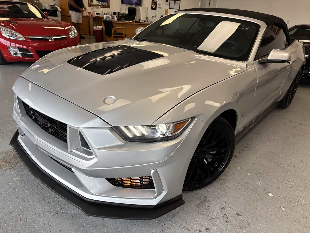 Ford Mustang photo 9