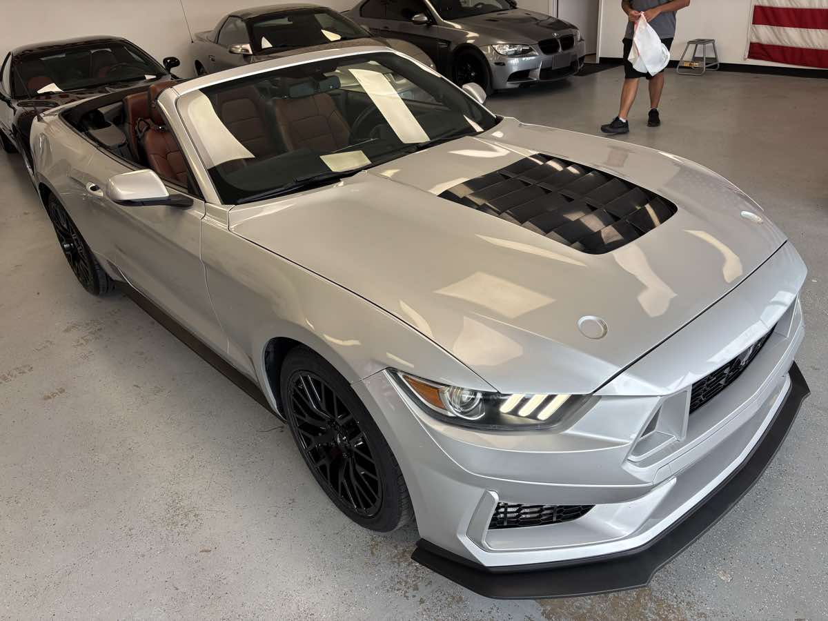 Ford Mustang photo 10