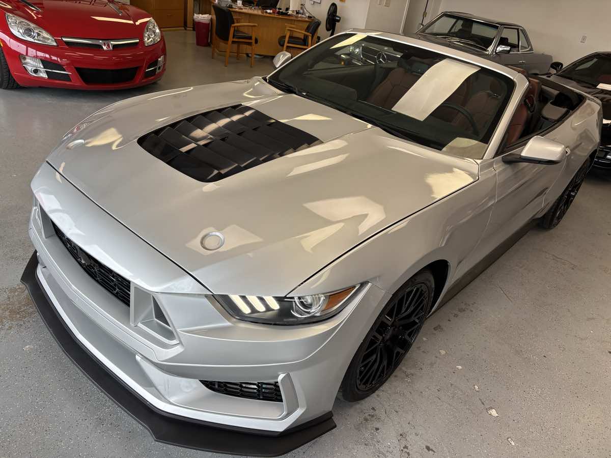 Ford Mustang photo 11