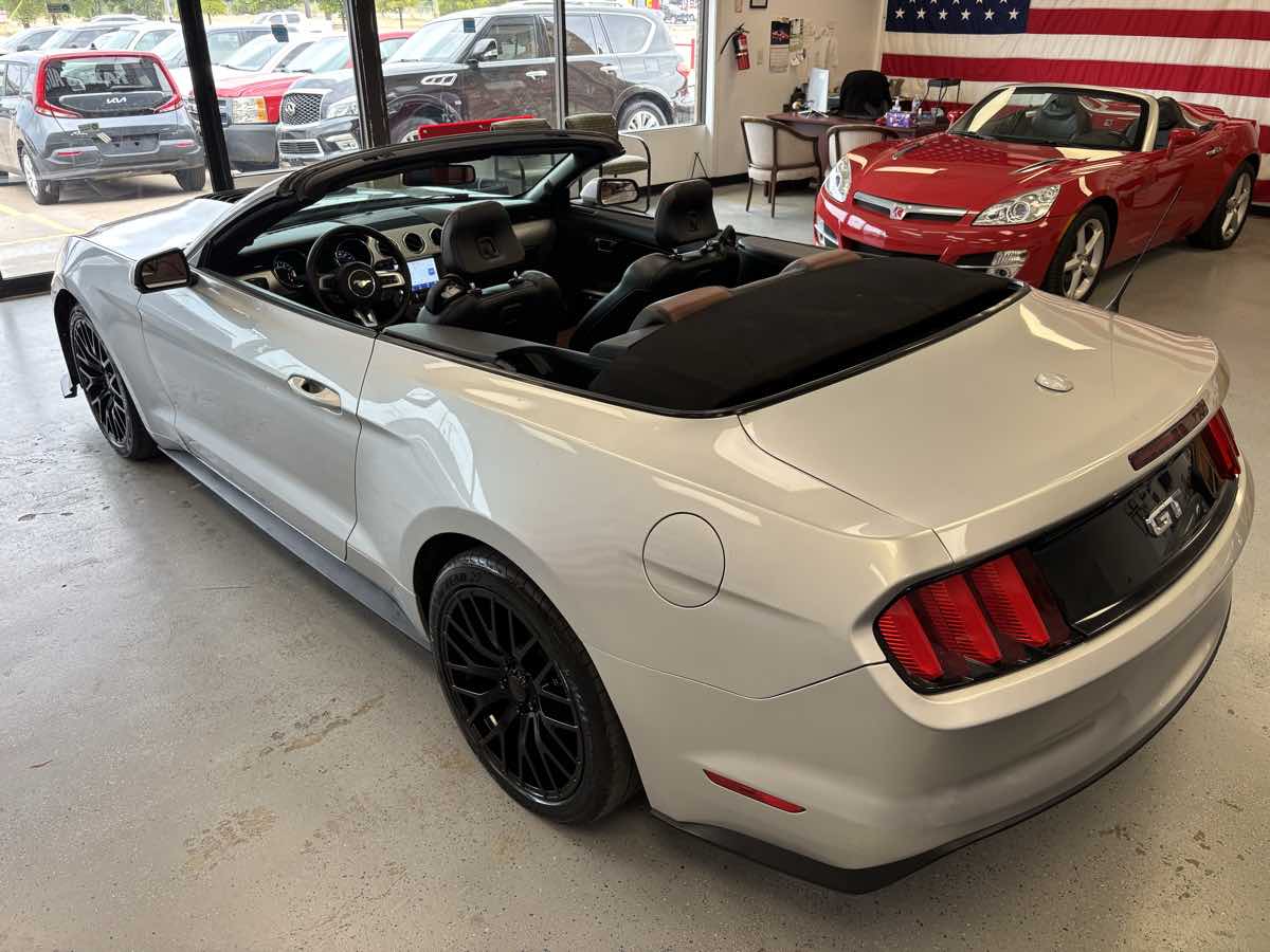 Ford Mustang photo 13
