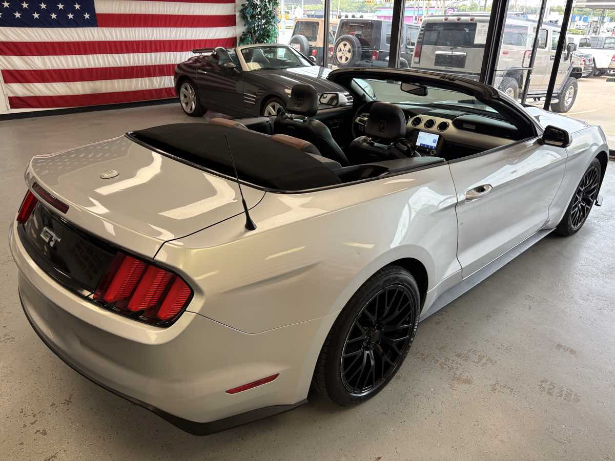 Ford Mustang photo 14