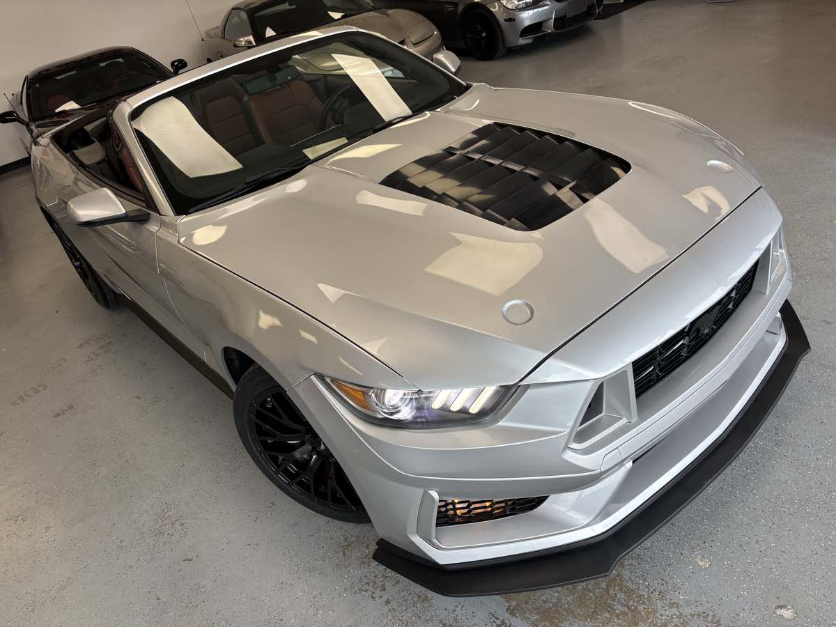 Ford Mustang photo 16