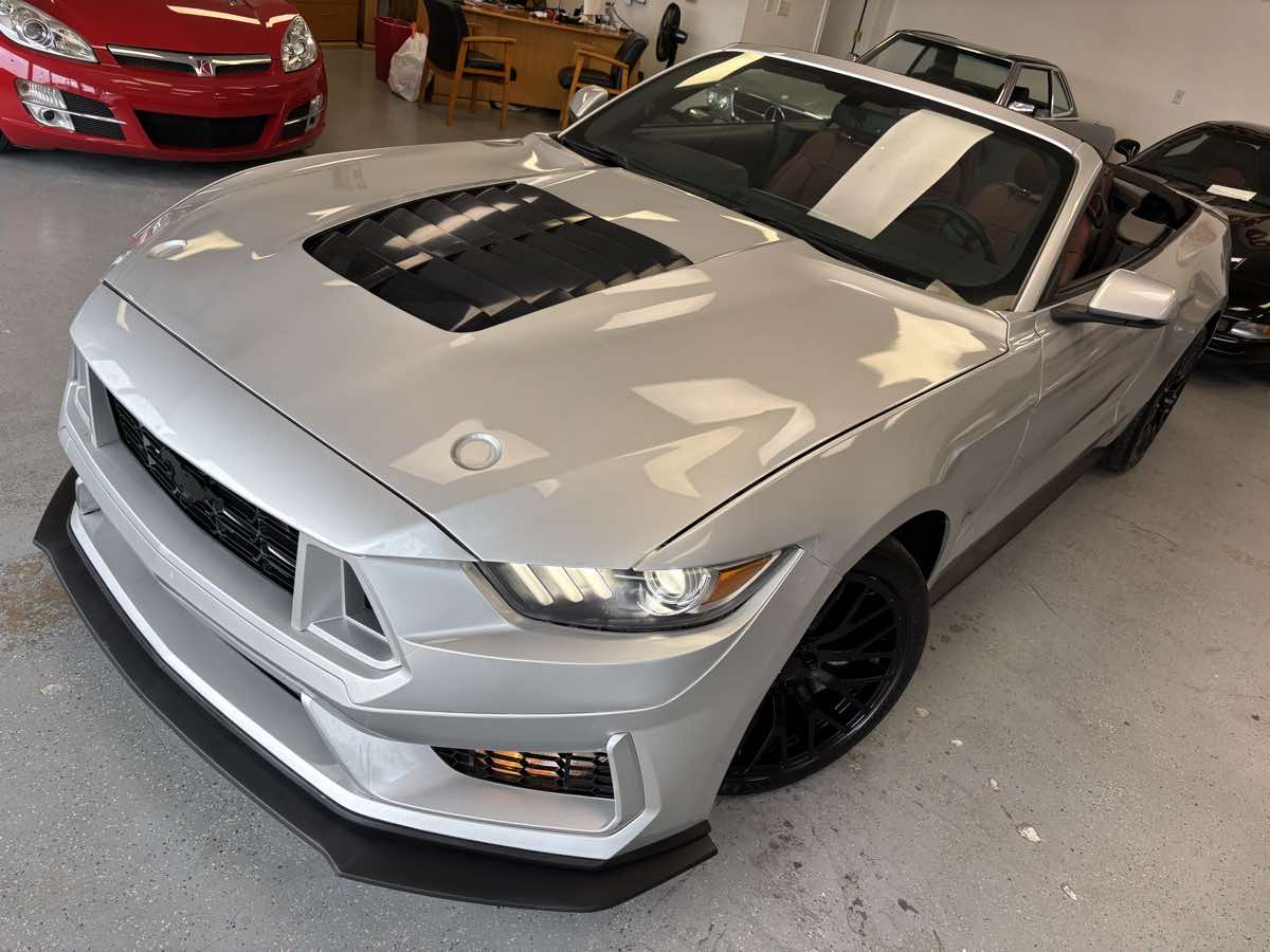 Ford Mustang photo 17