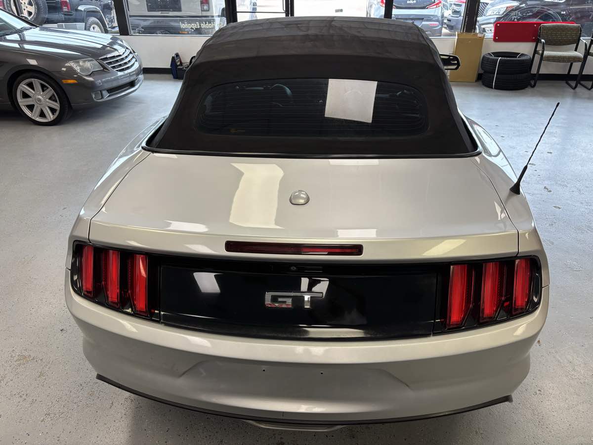 Ford Mustang photo 18