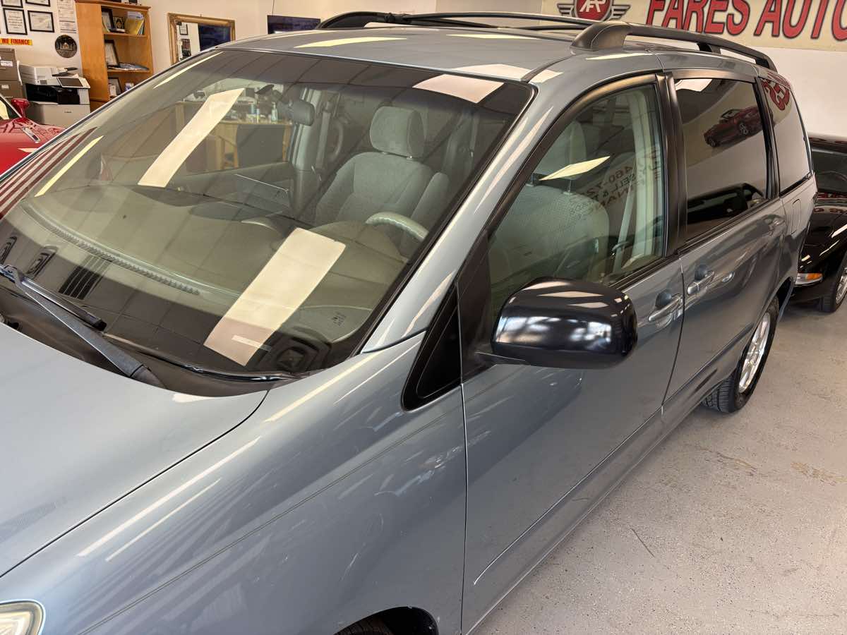 Toyota Sienna photo 3