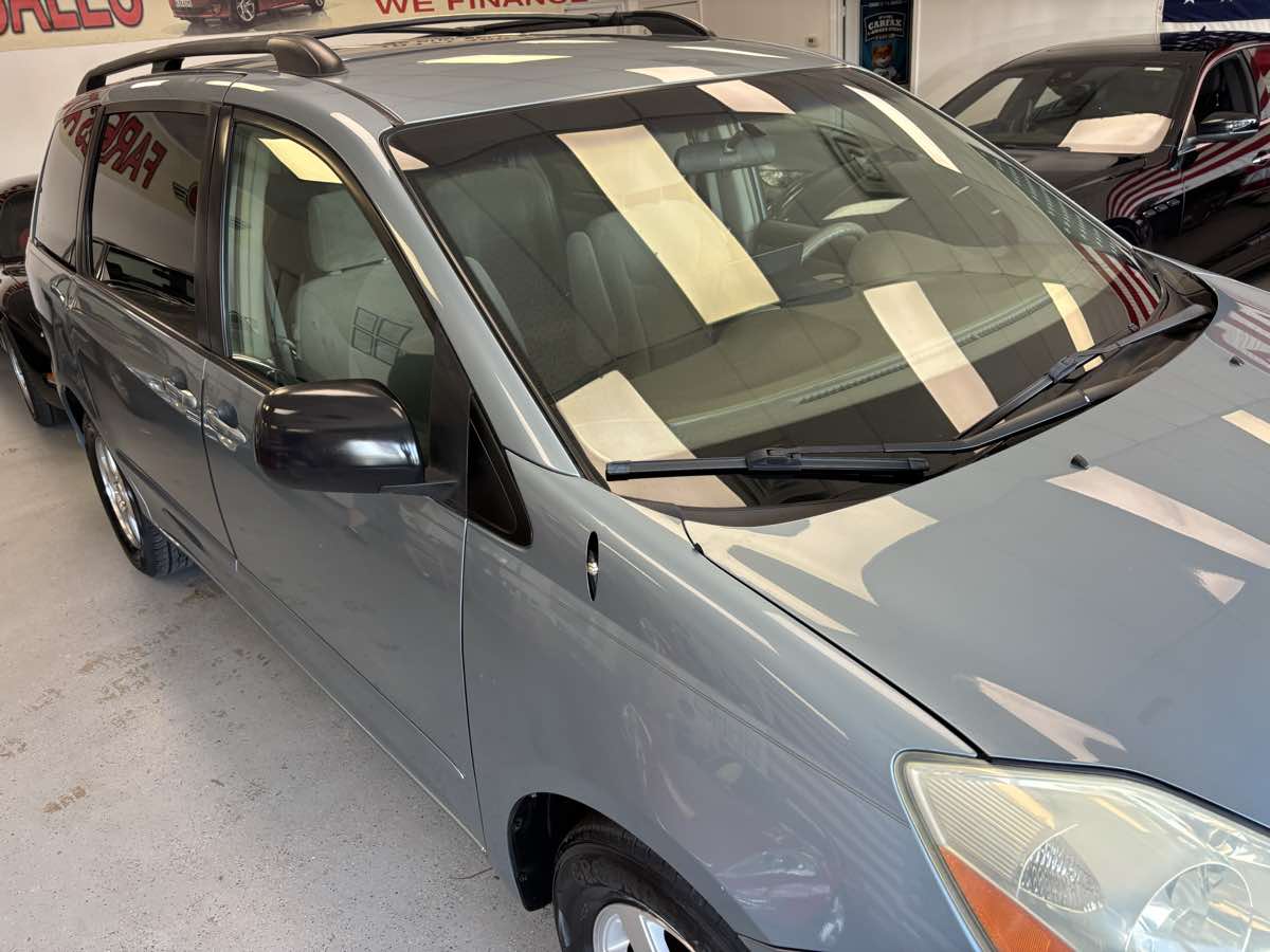 Toyota Sienna photo 4