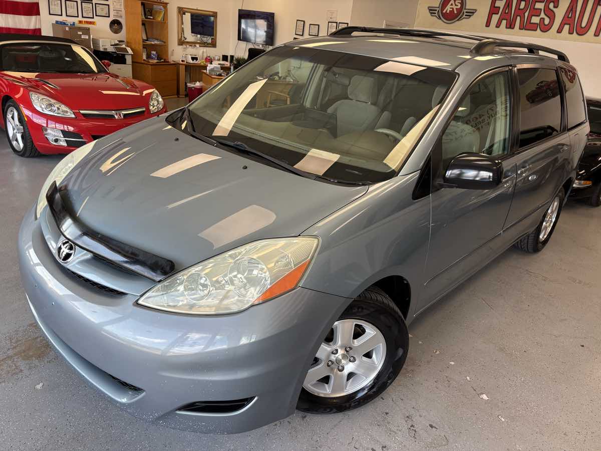 Toyota Sienna photo 6