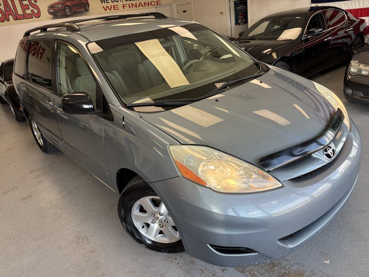 Toyota Sienna photo 8