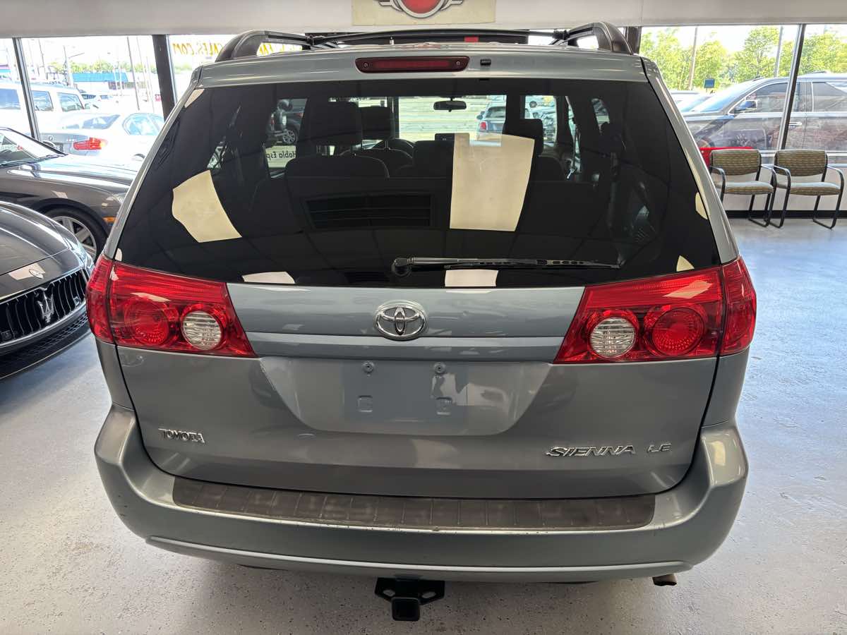 Toyota Sienna photo 10