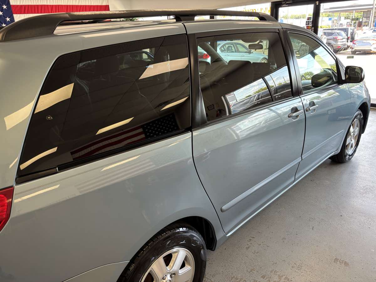 Toyota Sienna photo 12