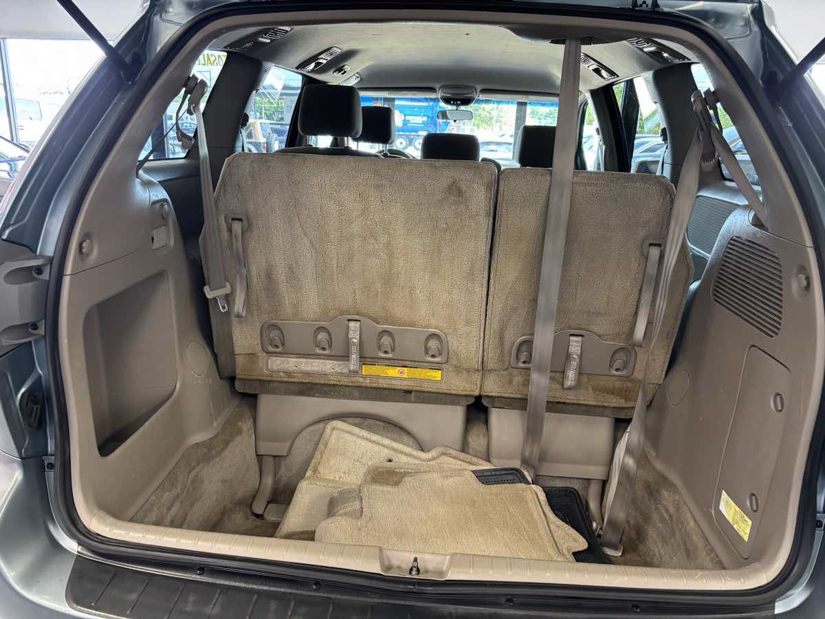 Toyota Sienna photo 13