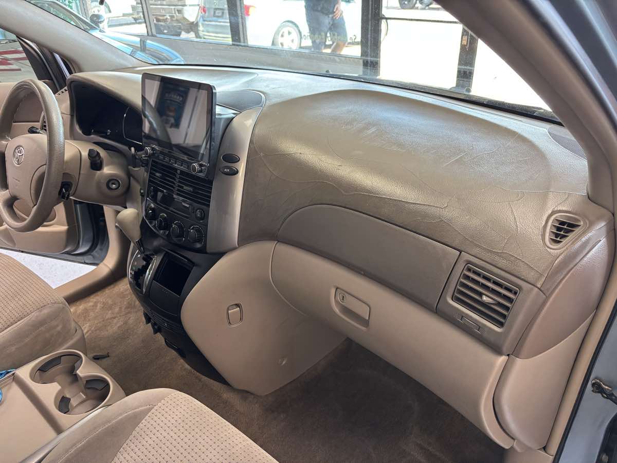 Toyota Sienna photo 15
