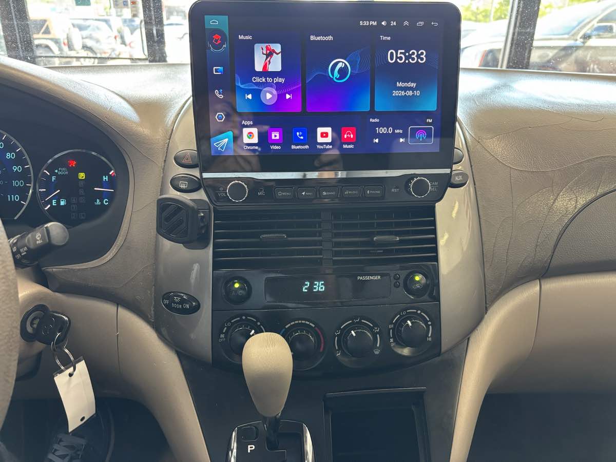 Toyota Sienna photo 19
