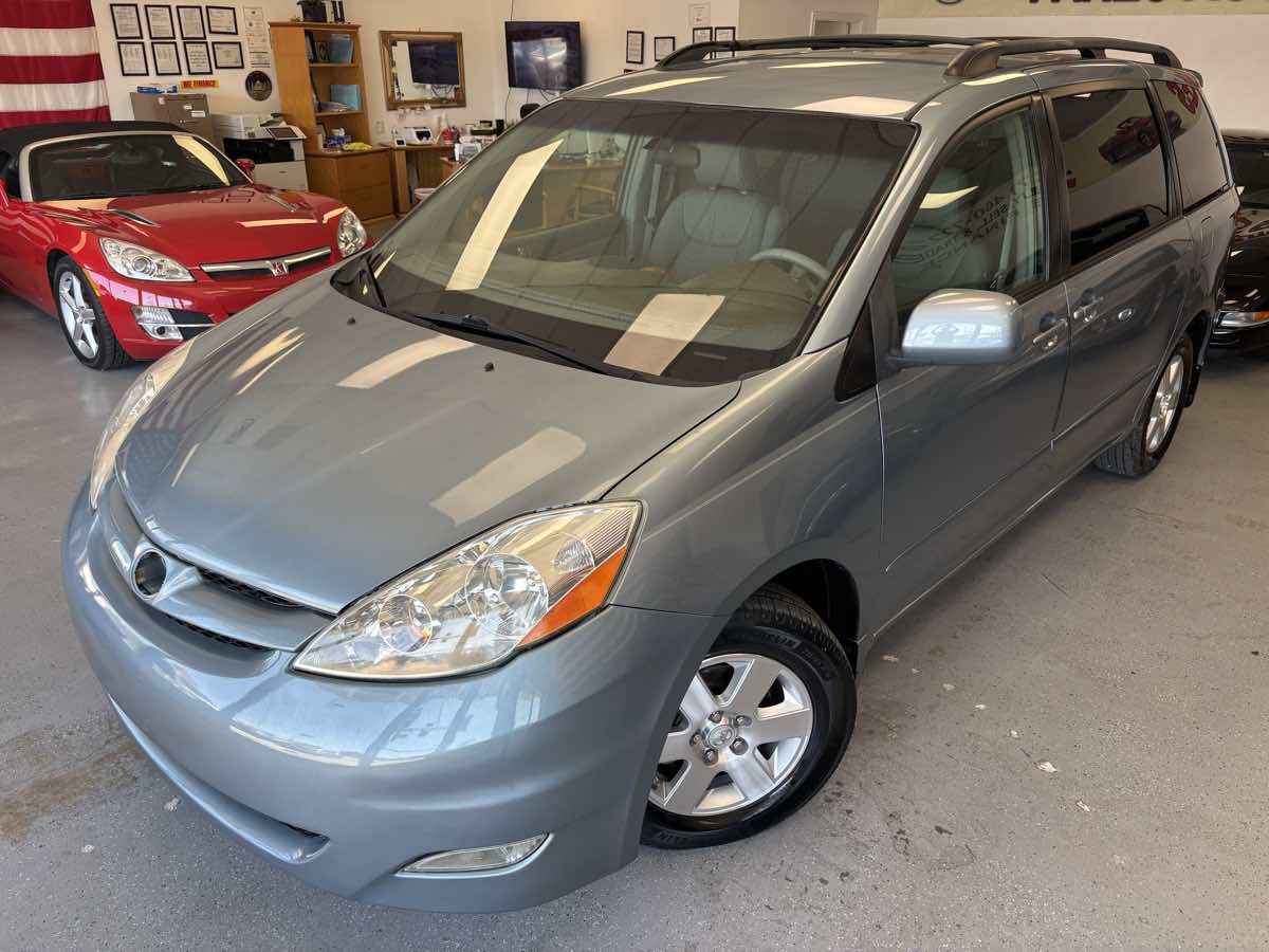 Toyota Sienna photo 6