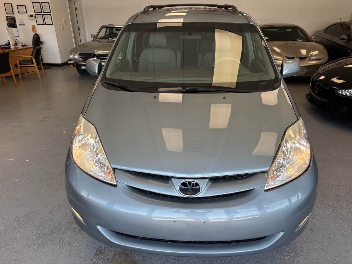 Toyota Sienna photo 7