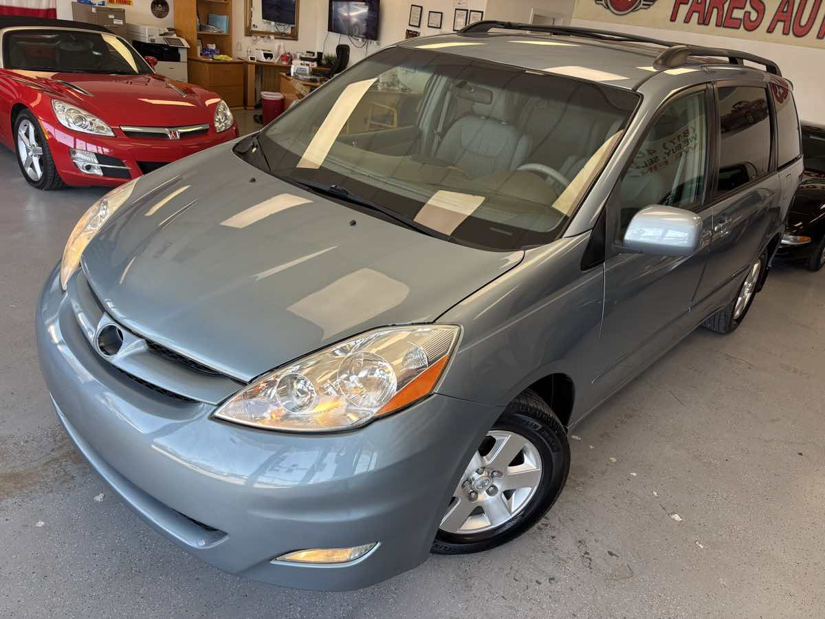 Toyota Sienna photo 9
