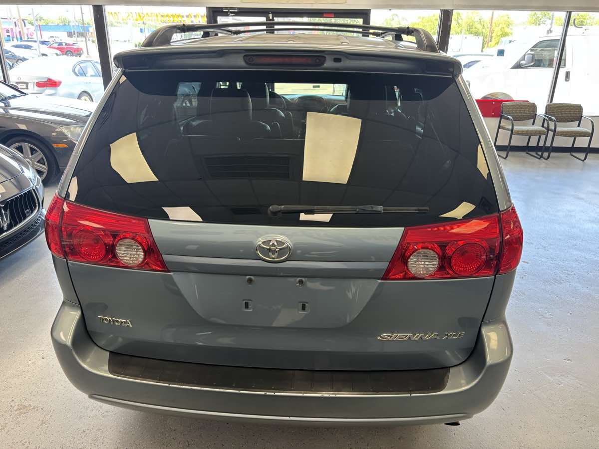 Toyota Sienna photo 10