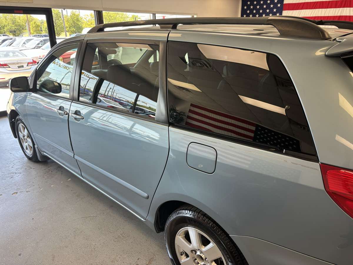 Toyota Sienna photo 11