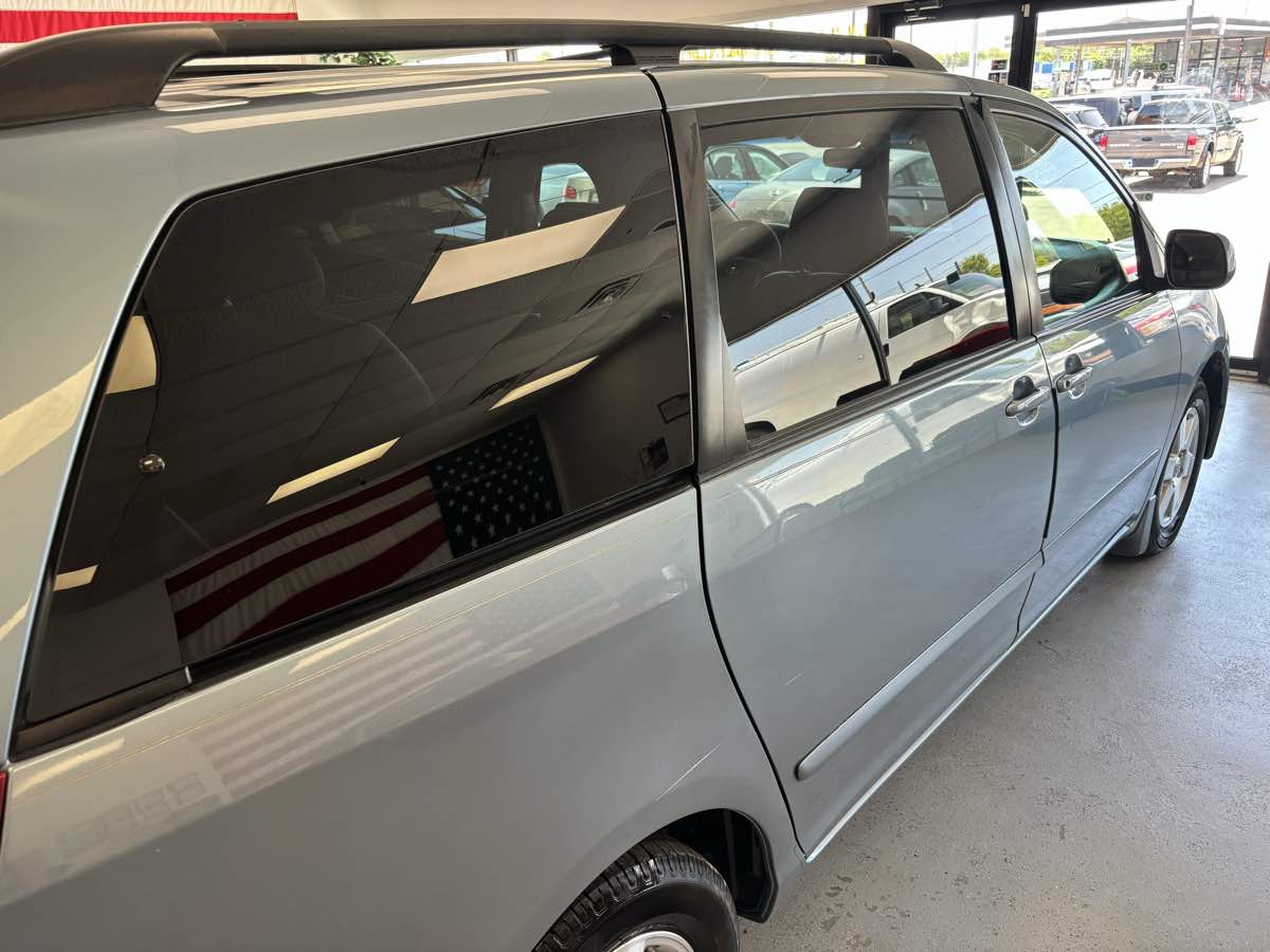 Toyota Sienna photo 12