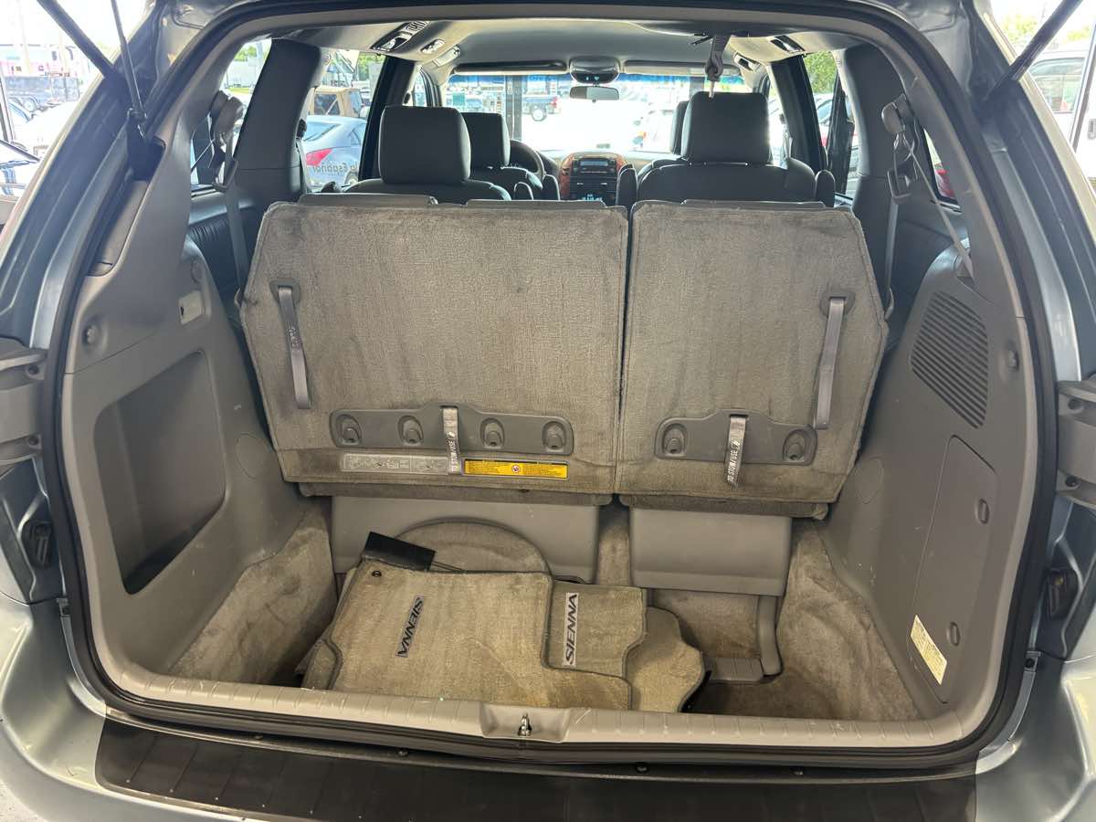 Toyota Sienna photo 13