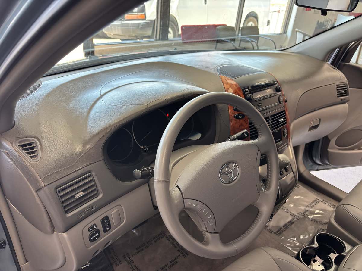 Toyota Sienna photo 14
