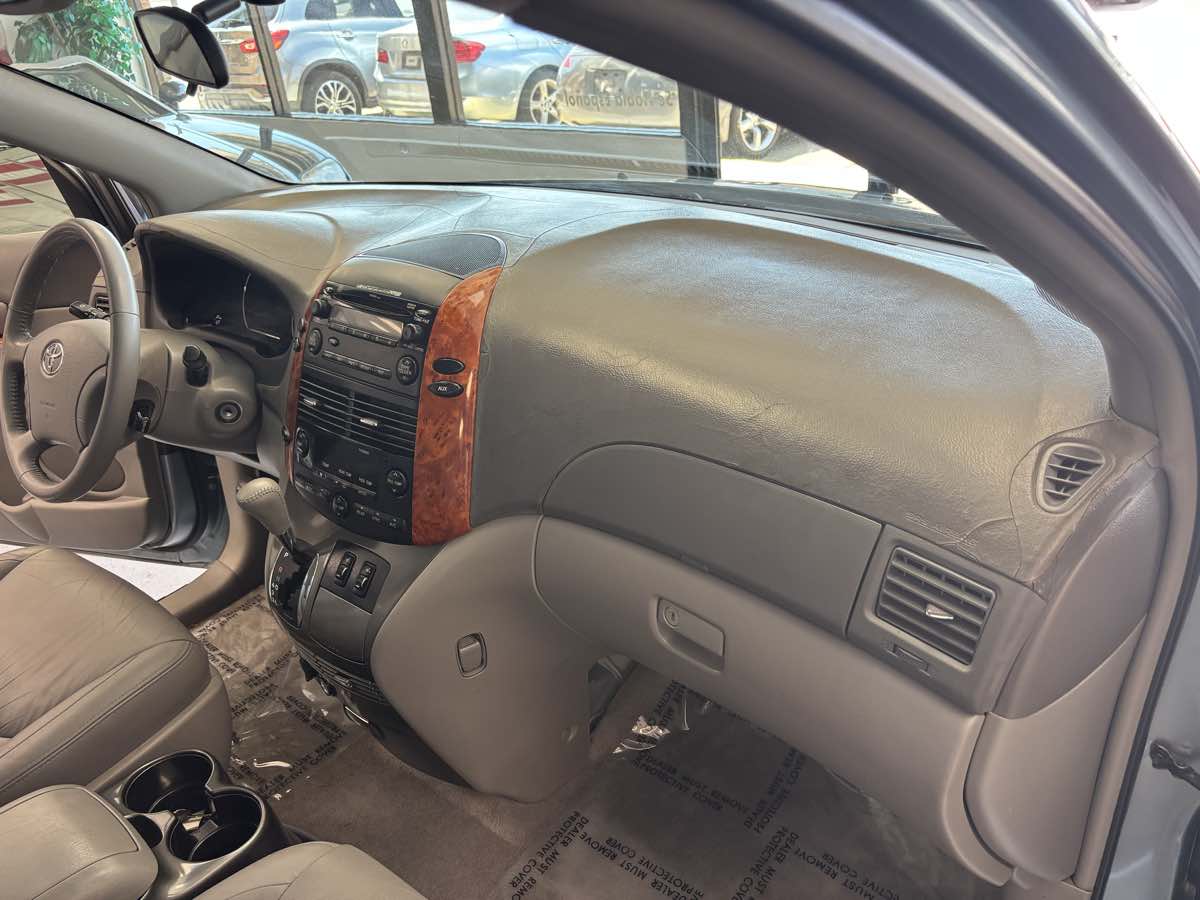 Toyota Sienna photo 15