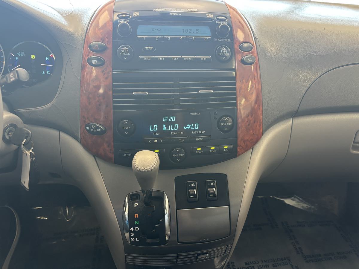 Toyota Sienna photo 17