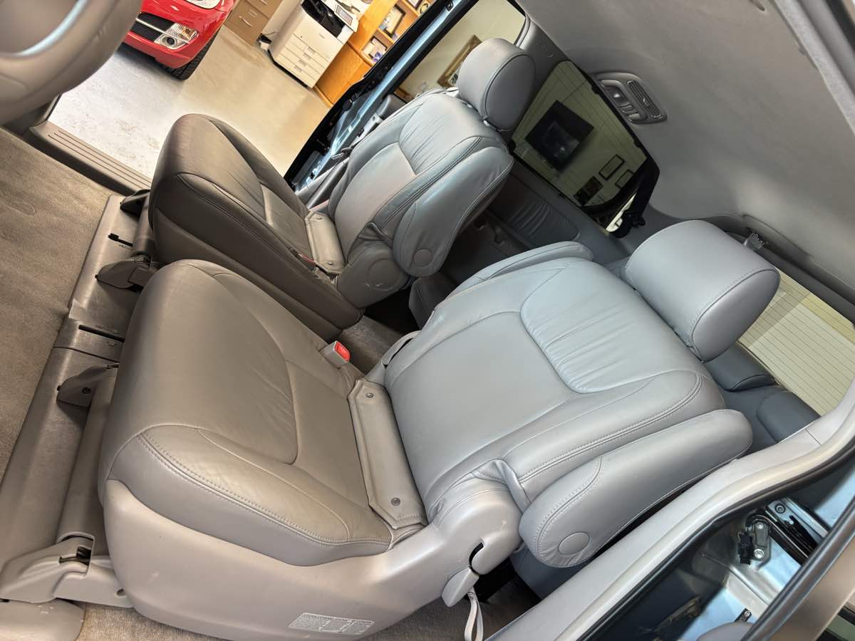 Toyota Sienna photo 22