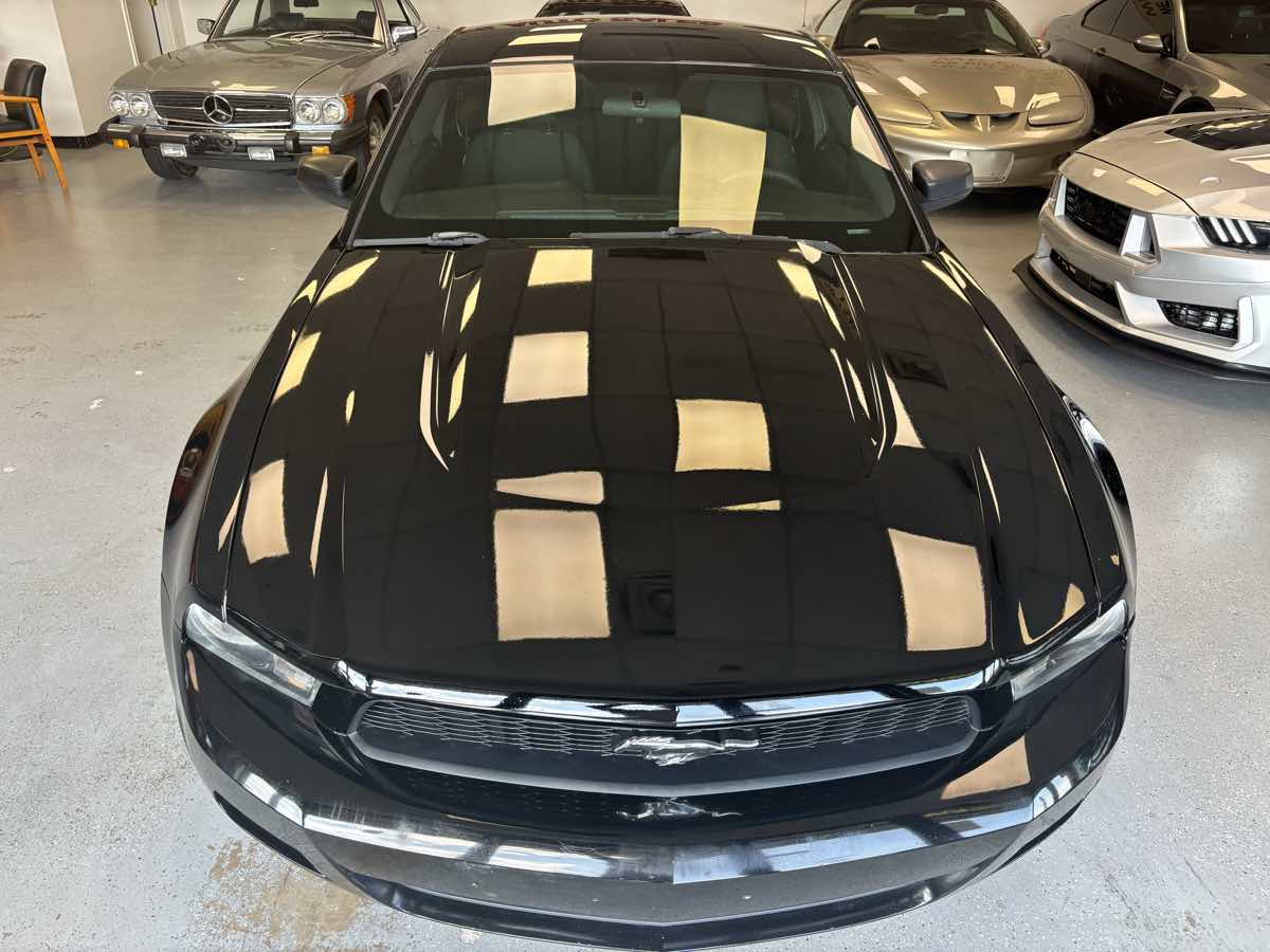 Ford Mustang photo 2