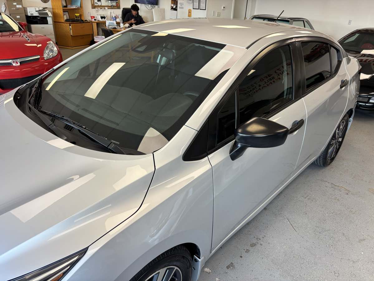 Nissan Versa photo 3