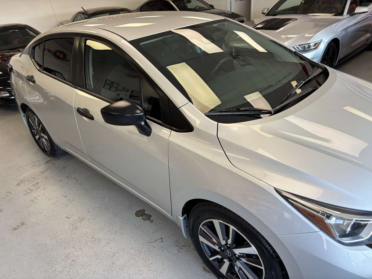 Nissan Versa photo 4