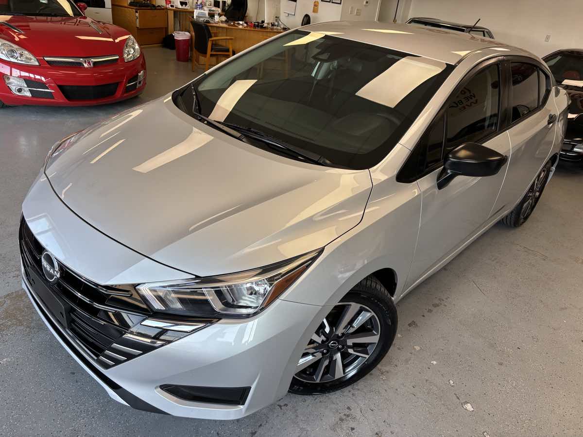 Nissan Versa photo 6