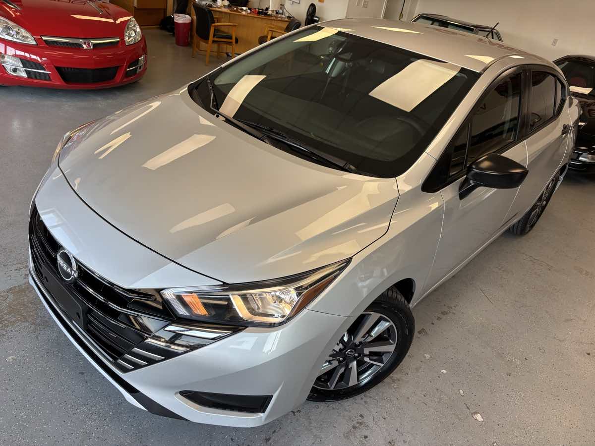 Nissan Versa photo 9