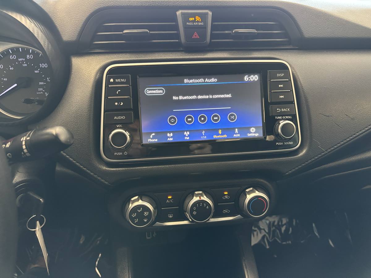 Nissan Versa photo 16