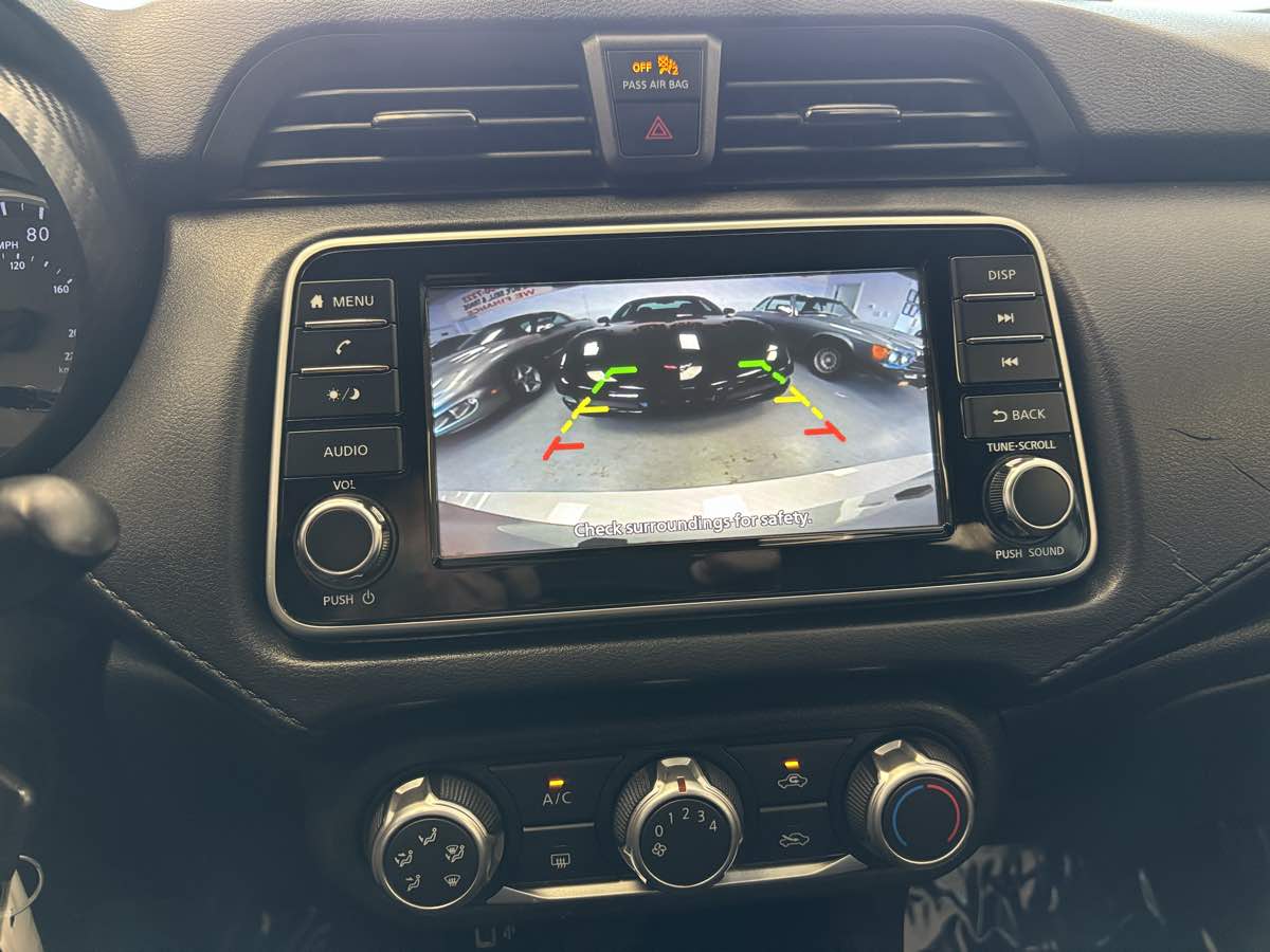 Nissan Versa photo 17