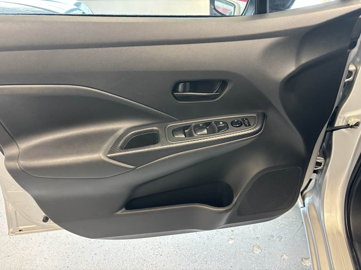 Nissan Versa photo 19