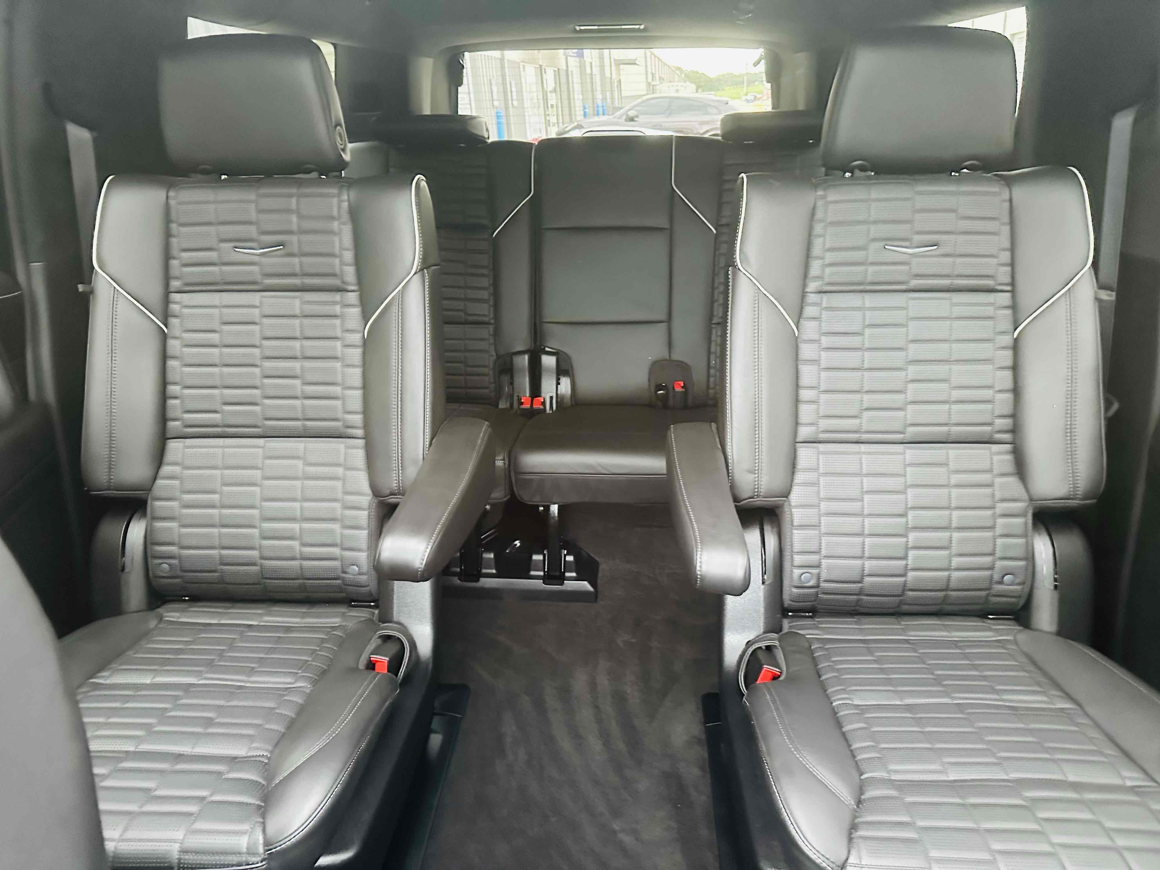 2024 Cadillac Escalade ESV Sport Platinum photo 16