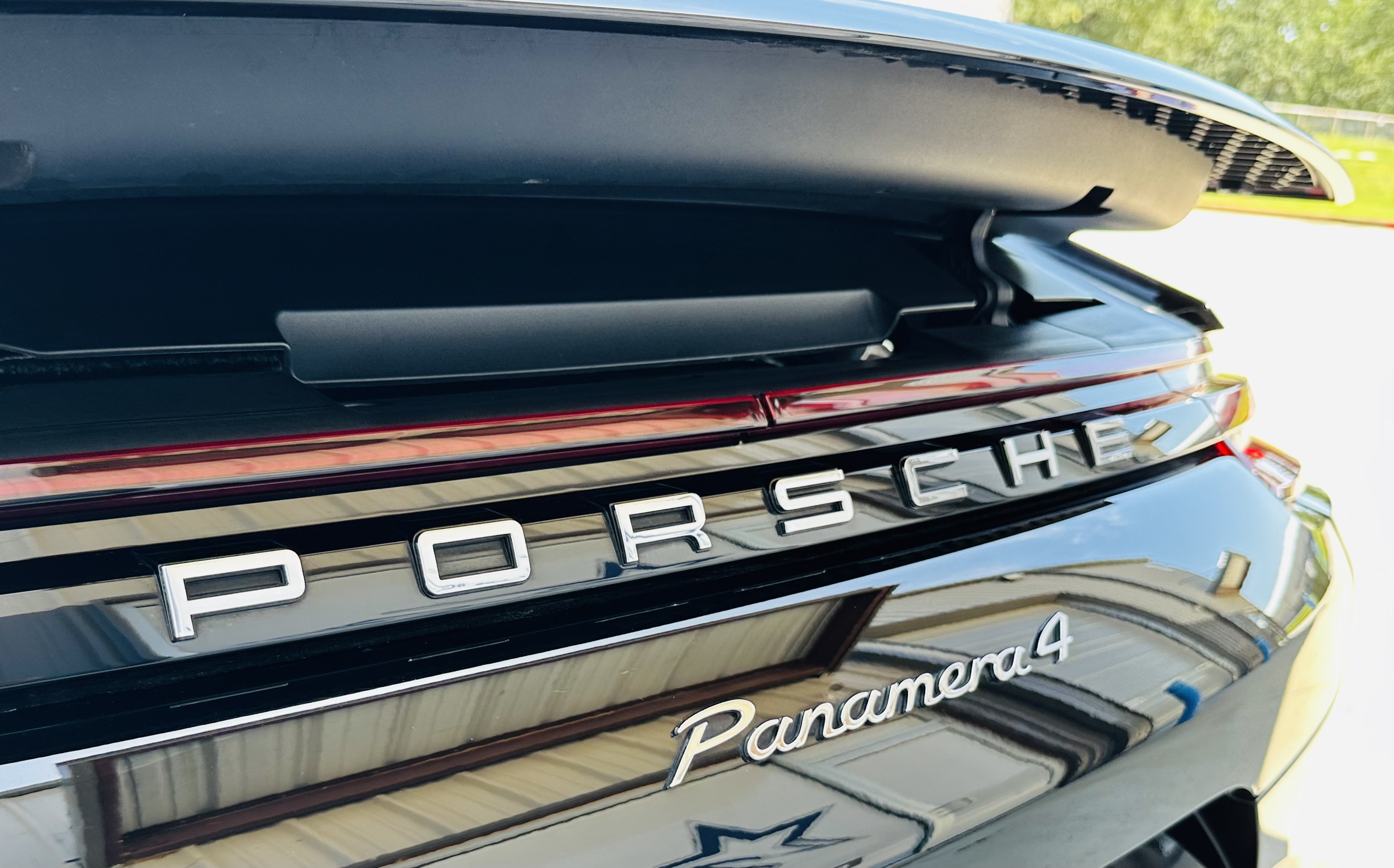 2020 Porsche Panamera 4 photo 2