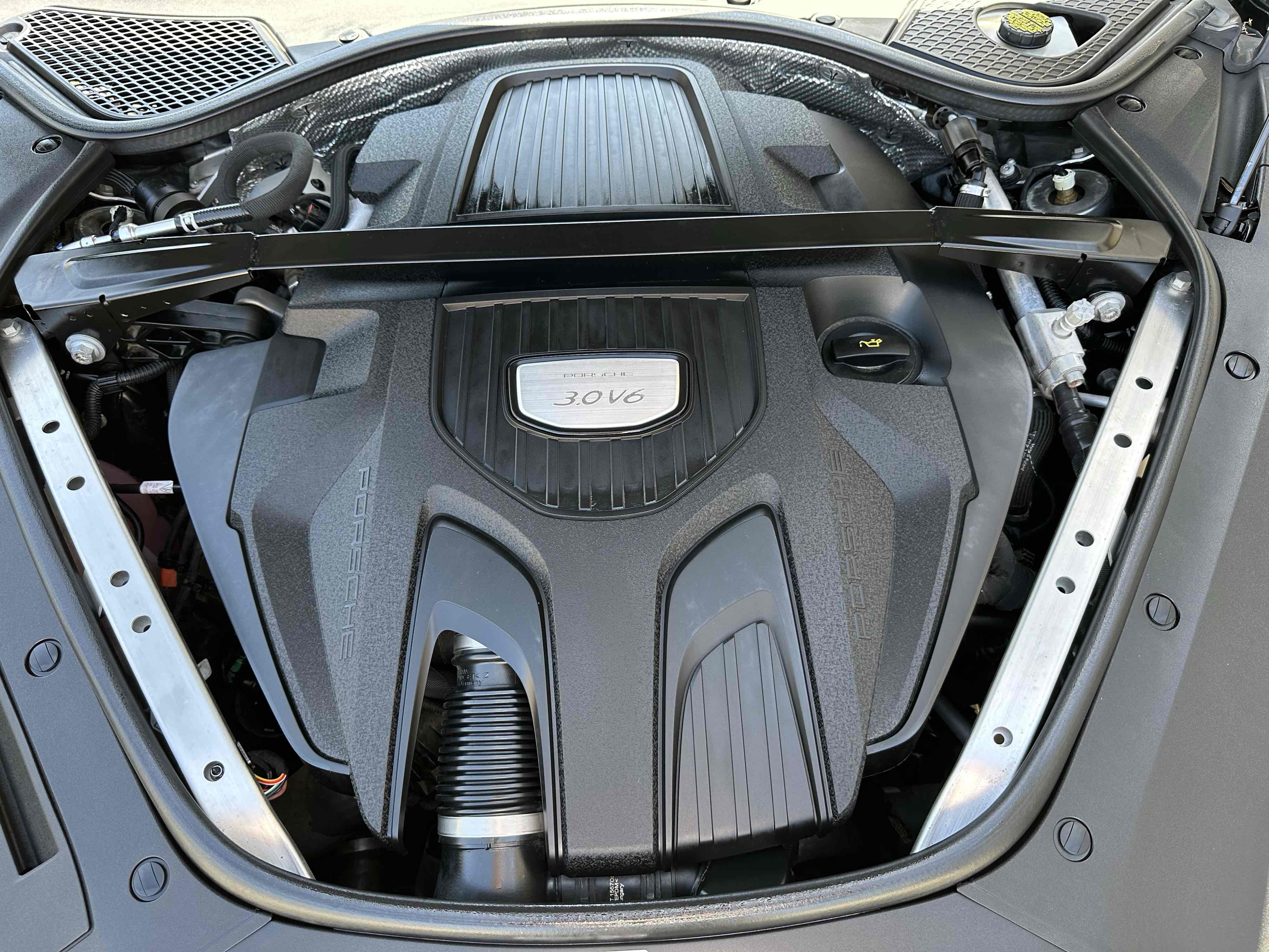 2020 Porsche Panamera 4 photo 3