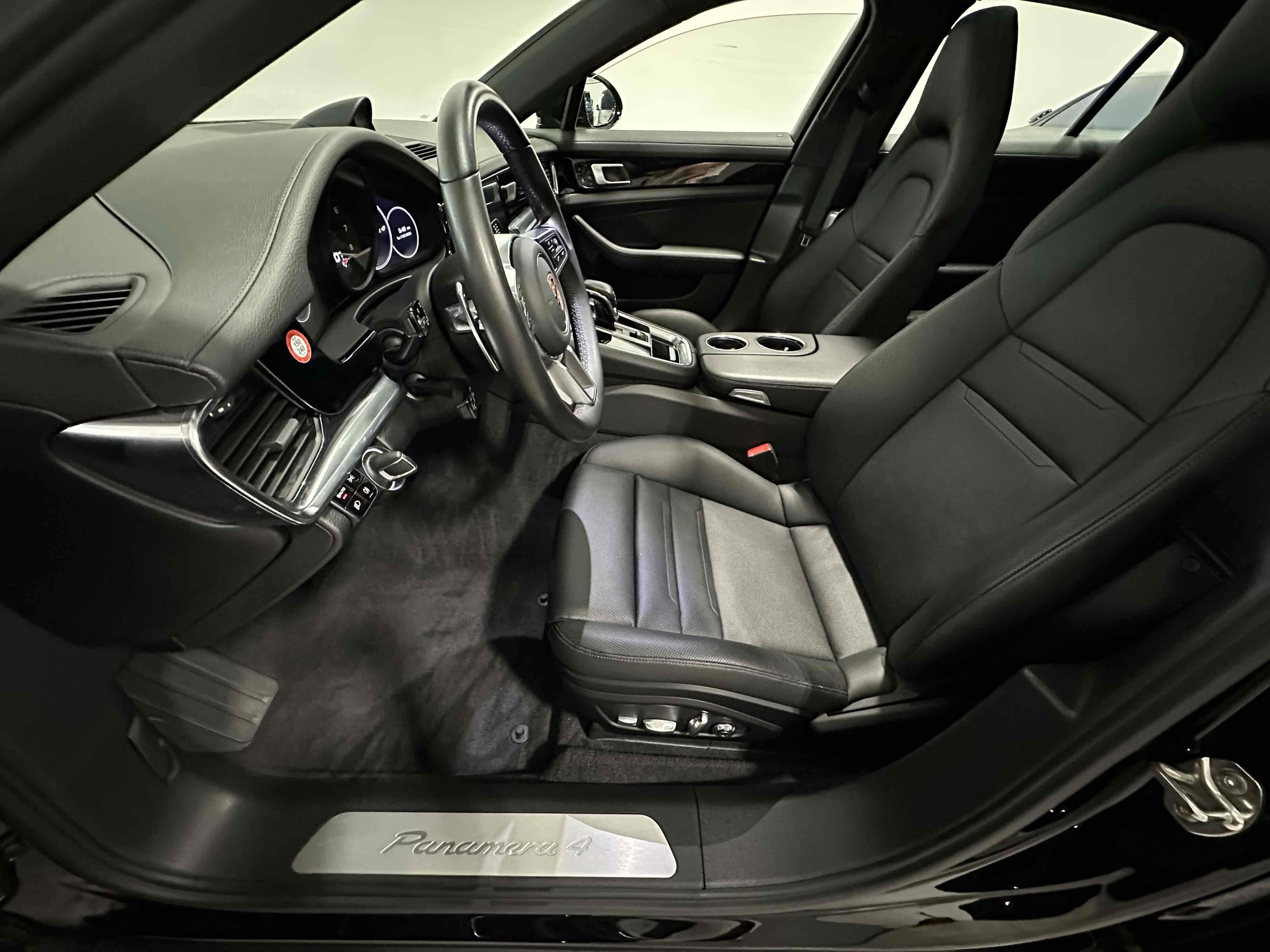 2020 Porsche Panamera 4 photo 9
