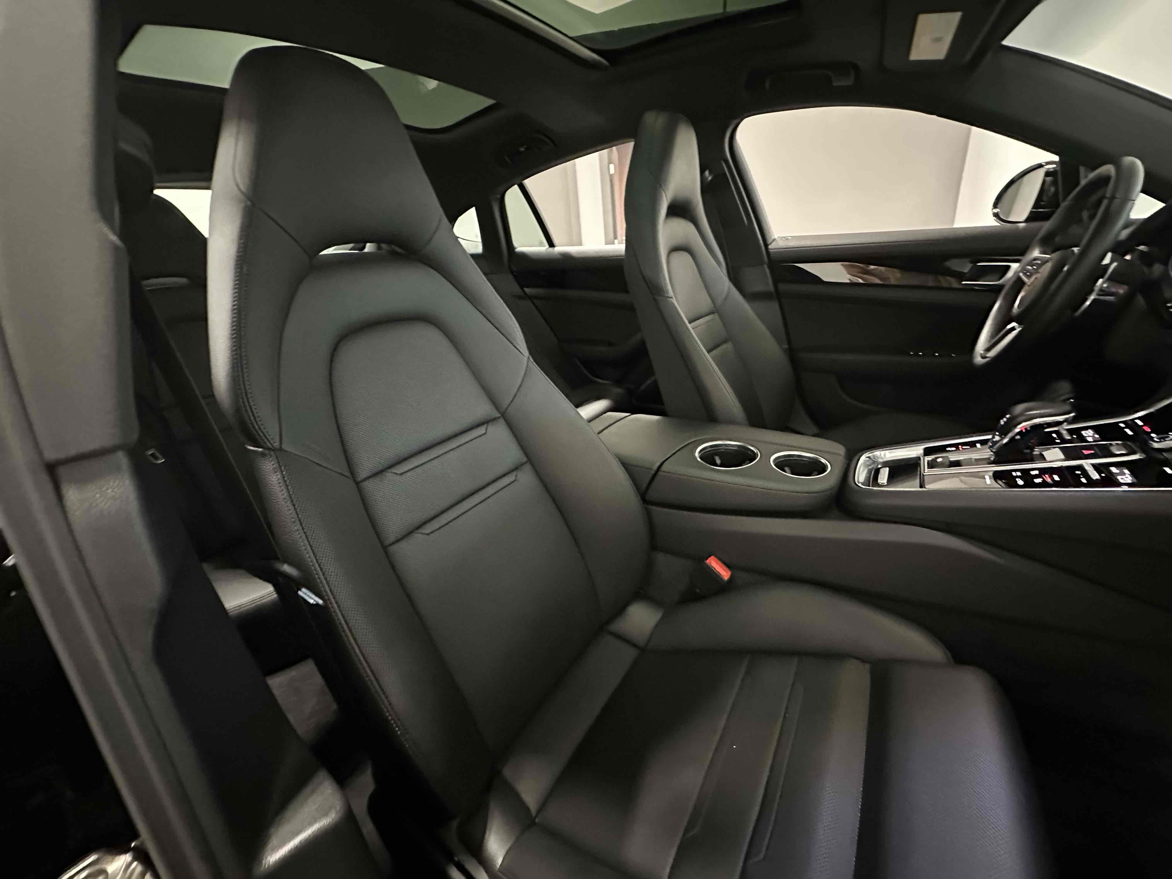 2020 Porsche Panamera 4 photo 4
