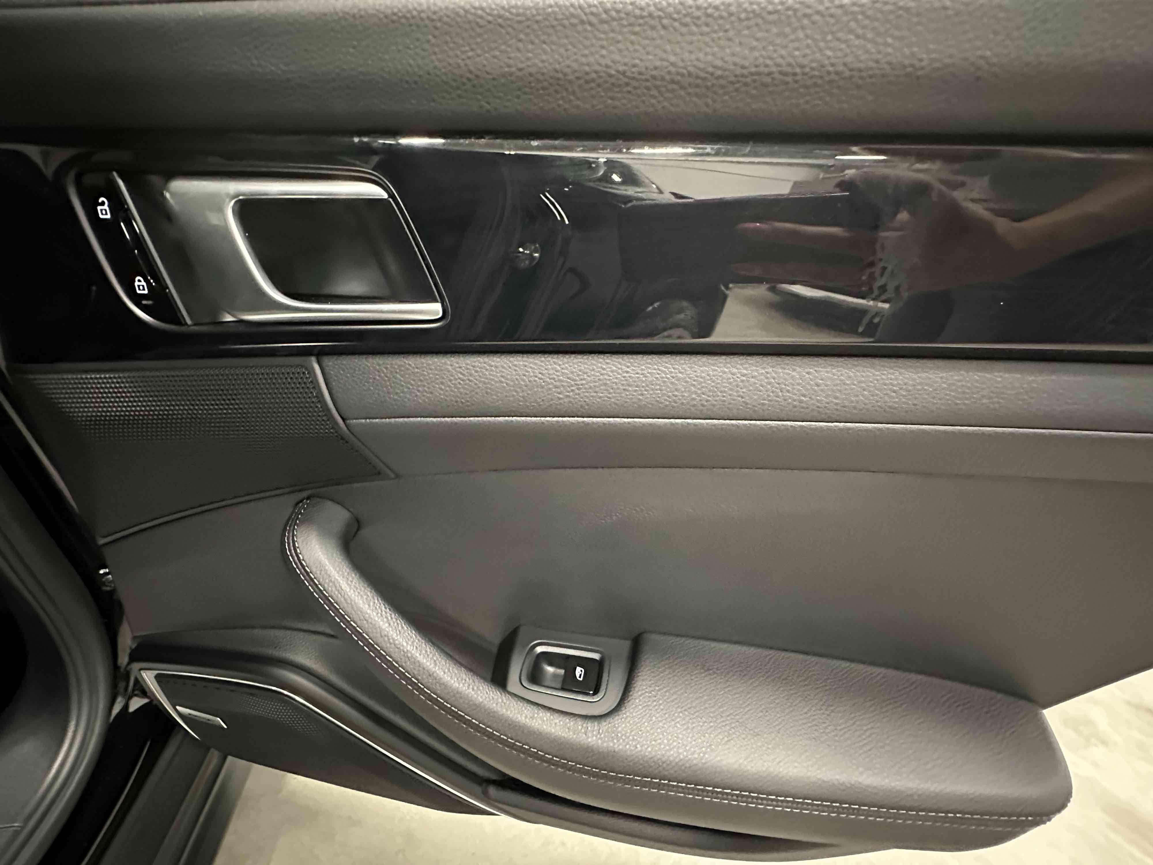 2020 Porsche Panamera 4 photo 21