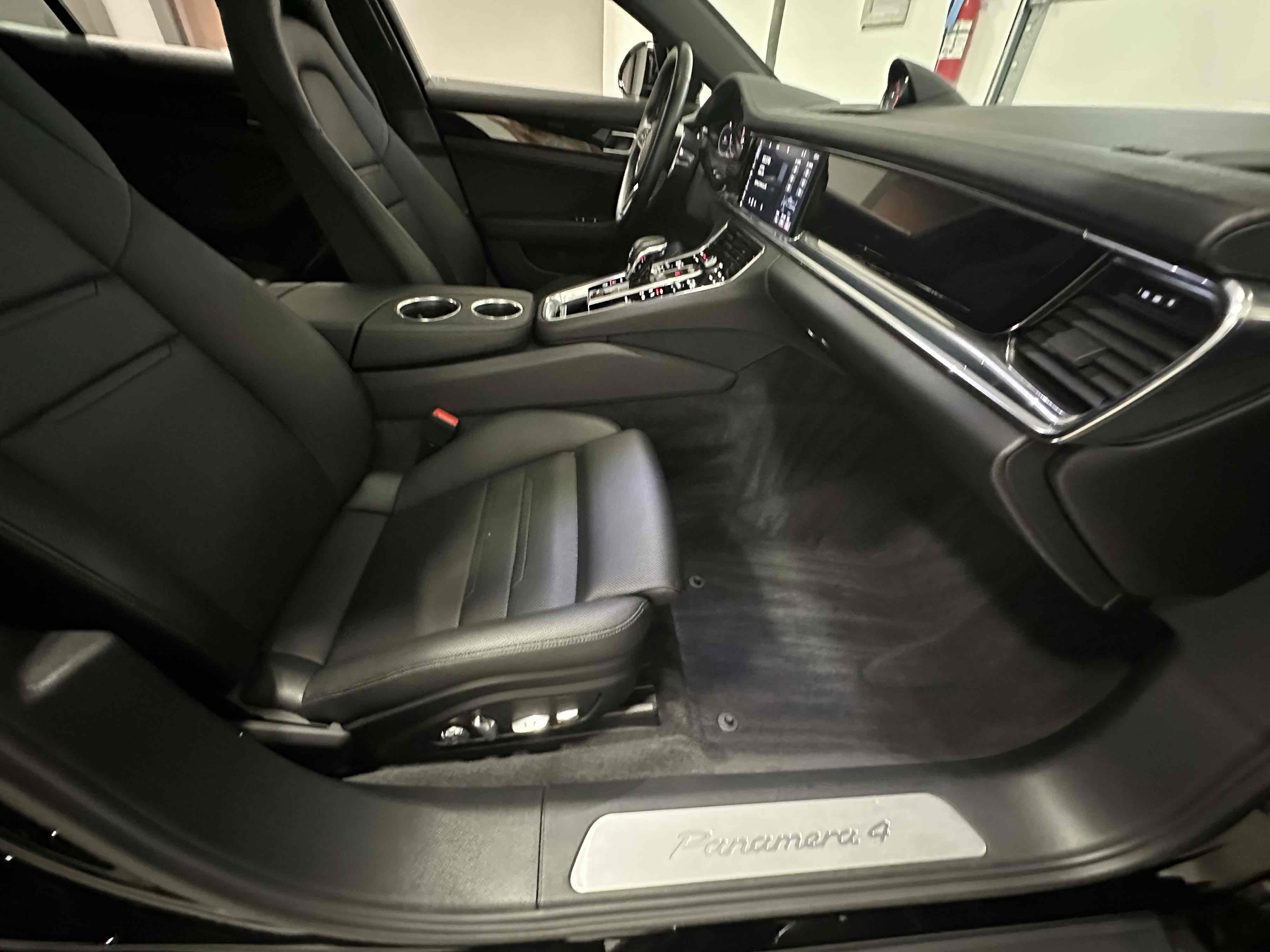 2020 Porsche Panamera 4 photo 22