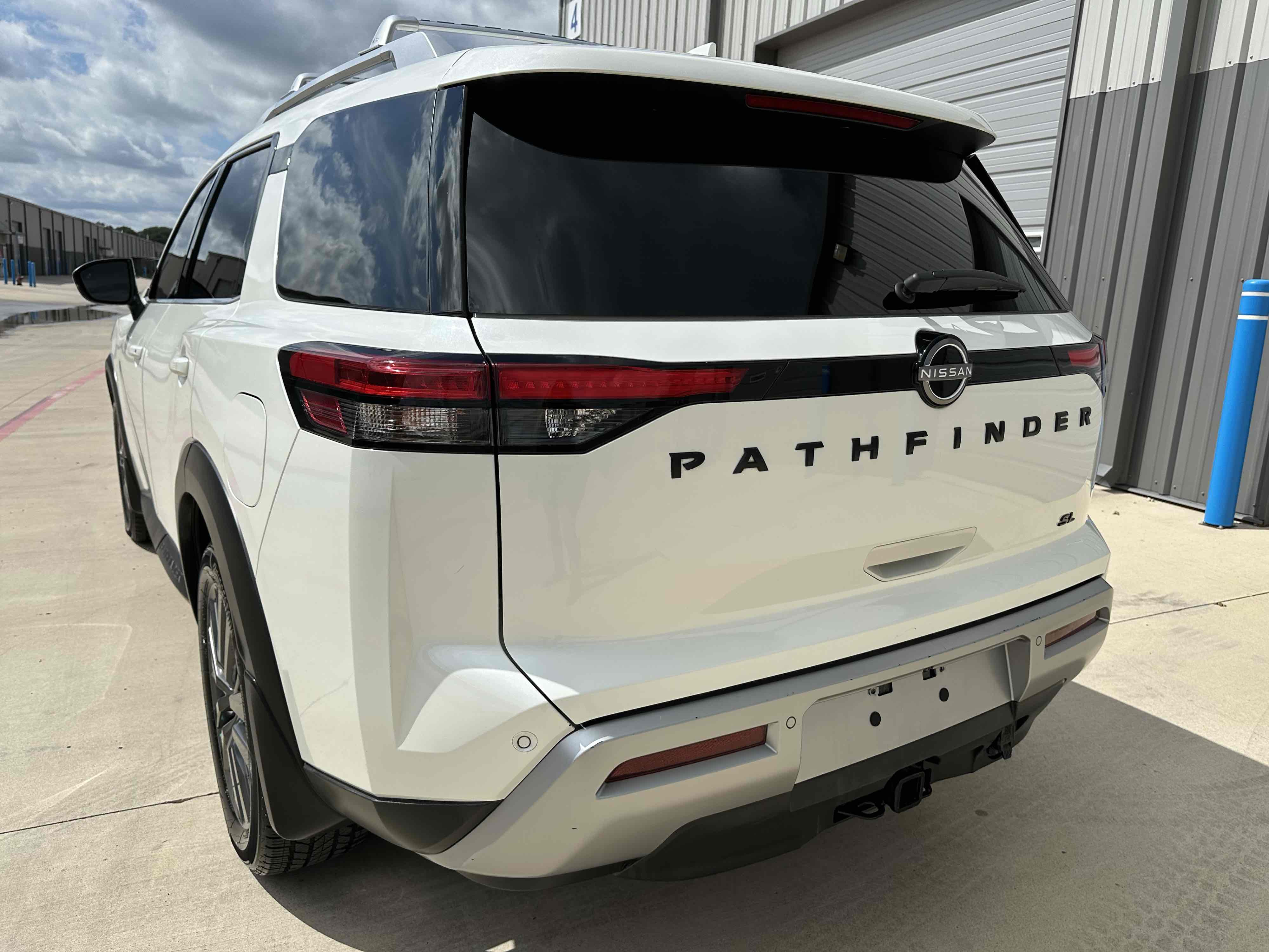 2022 Nissan Pathfinder SL photo 5