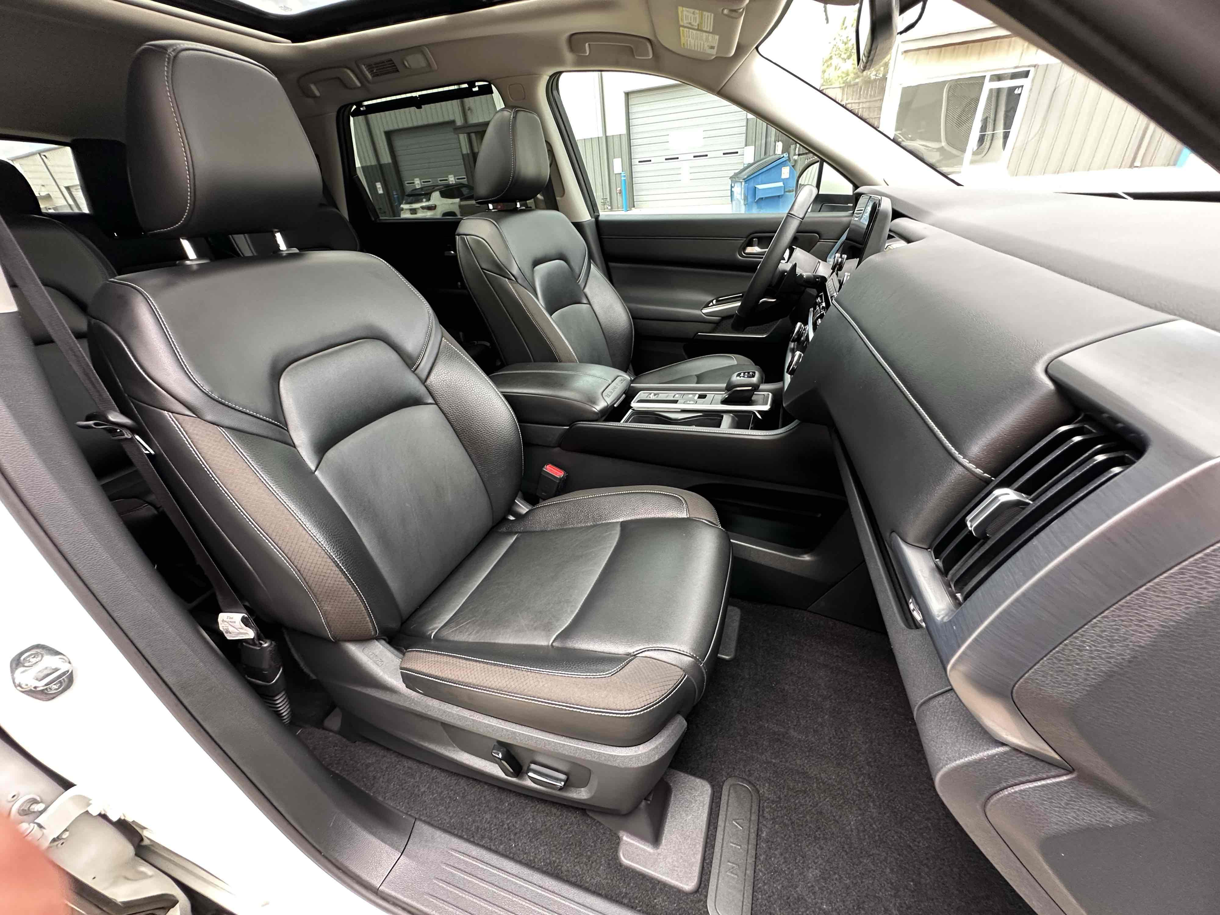 2022 Nissan Pathfinder SL photo 9